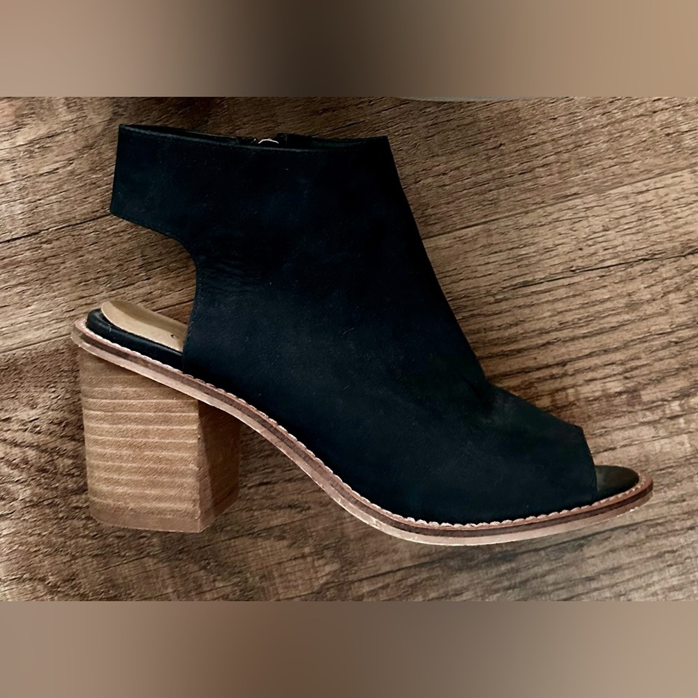 Chinese Laundry Black Peep Toe Heeled Sandals 6.5